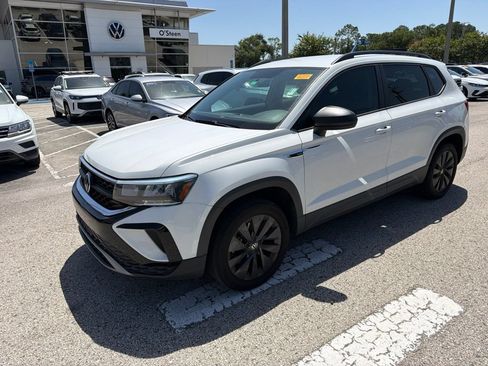 Certified 2022 Volkswagen Taos S FWD image 27