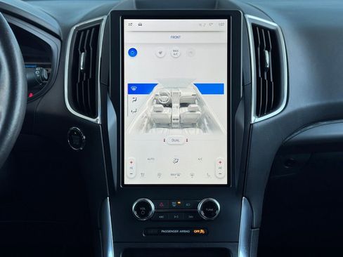 Used 2024 Ford Edge Titanium image 23