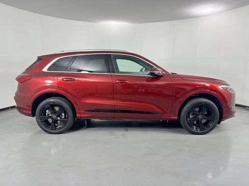 Used 2025 Audi Q5 Premium Plus w/ Premium Plus AWD/4WD image 38