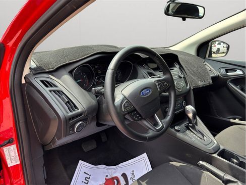 Used 2016 Ford Focus SE w/ SE Sport Package FWD image 6