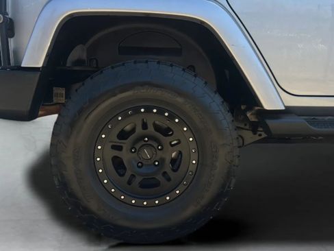 Used 2014 Jeep Wrangler Unlimited Sahara w/ Connectivity Group AWD/4WD image 35