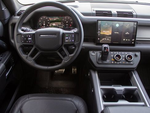 Used 2025 Land Rover Defender 110 V8 image 13