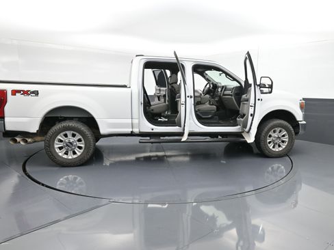 Used 2021 Ford F250 XLT w/ FX4 Off-Road Package image 38