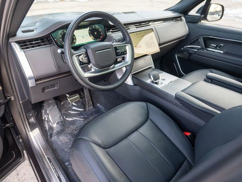 Used 2025 Land Rover Range Rover Autobiography image 12
