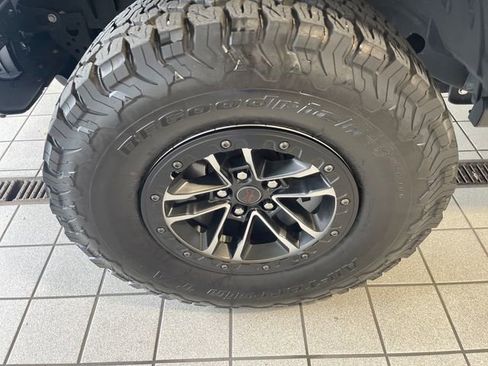 Used 2024 Jeep Wrangler Unlimited Rubicon AWD/4WD image 5