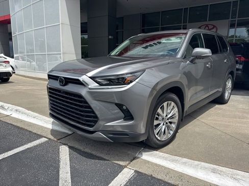 Used 2026 Toyota Grand Highlander AWD image 2
