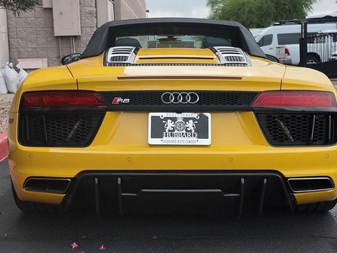 Used 2017 Audi R8 V10 w/ Carbon Exterior Package image 7