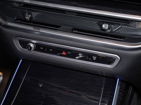 Used 2023 BMW X7 xDrive40i w/ M Sport Package image 17