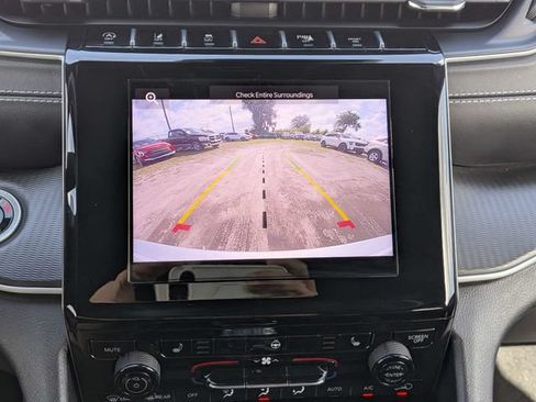 Used 2025 Jeep Grand Cherokee Altitude AWD/4WD image 29