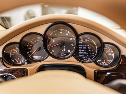 Used 2016 Porsche Panamera 4 image 24