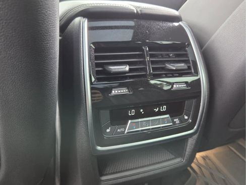 Certified 2025 BMW X7 M60i AWD/4WD image 13