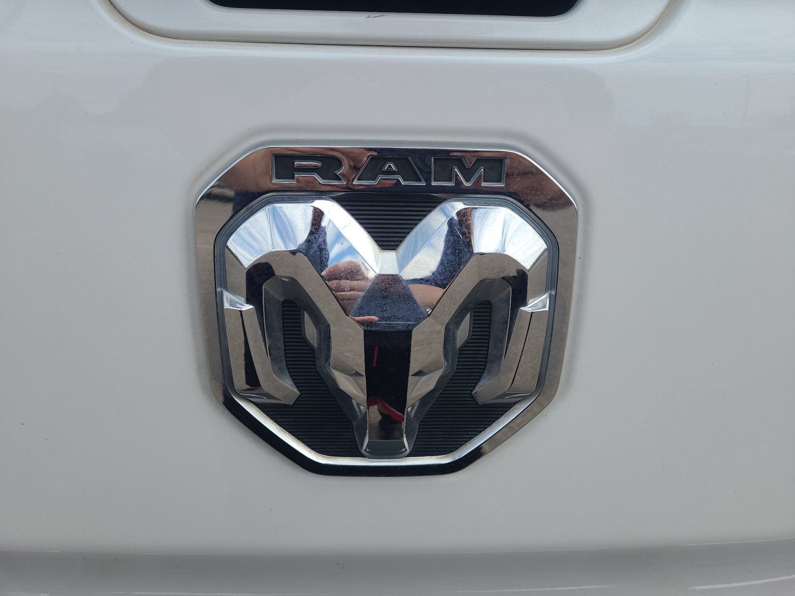 Used 2020 RAM 1500 Laramie AWD/4WD image 16