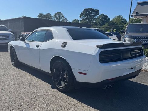 Used 2015 Dodge Challenger SXT RWD image 7