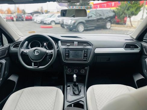 Used 2018 Volkswagen Tiguan S image 9