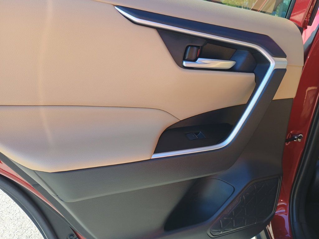 Used 2023 Toyota RAV4 XLE Premium FWD image 15