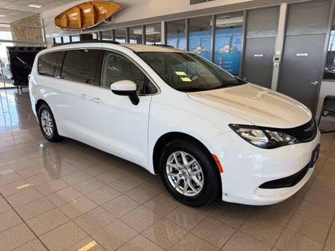 Used 2021 Chrysler Voyager Lxi FWD image 1