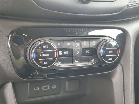 Used 2020 Buick Encore GX Select image 28
