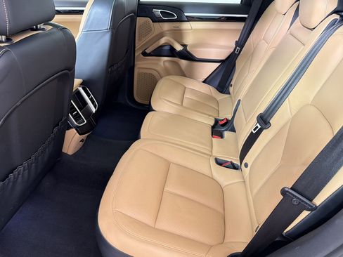 Used 2016 Porsche Cayenne AWD/4WD image 28