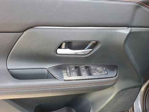 Used 2025 Nissan Kicks SR image 13