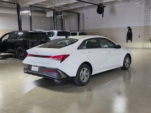 Used 2026 Hyundai Elantra SE FWD image 7
