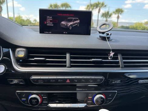 Used 2019 Audi Q7 3.0T Prestige w/ Prestige Package AWD/4WD image 12