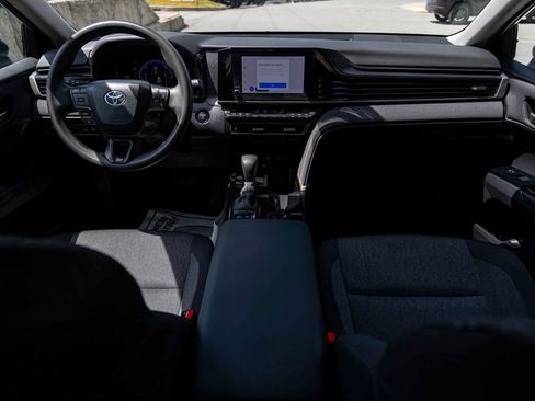 Used 2025 Toyota Camry LE AWD/4WD image 32