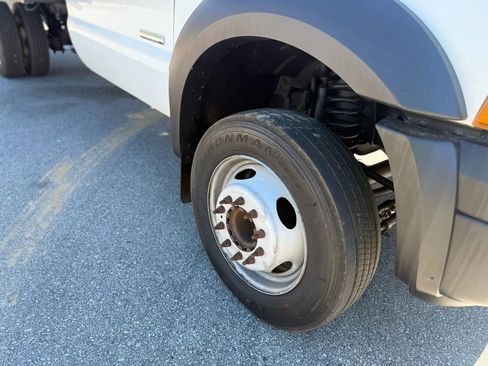 Used 2006 Ford F450 165  W.B. 2D image 12