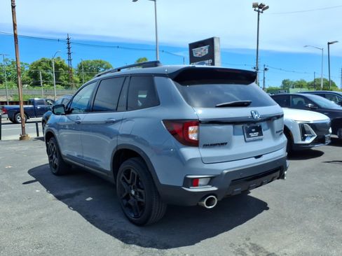 Used 2024 Honda Passport Black Edition image 8