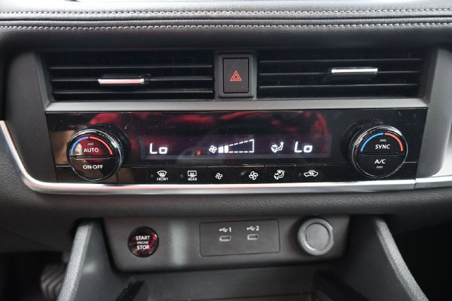 Used 2025 Nissan Rogue SV AWD/4WD image 24