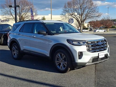 New 2026 Ford Explorer Active image 2