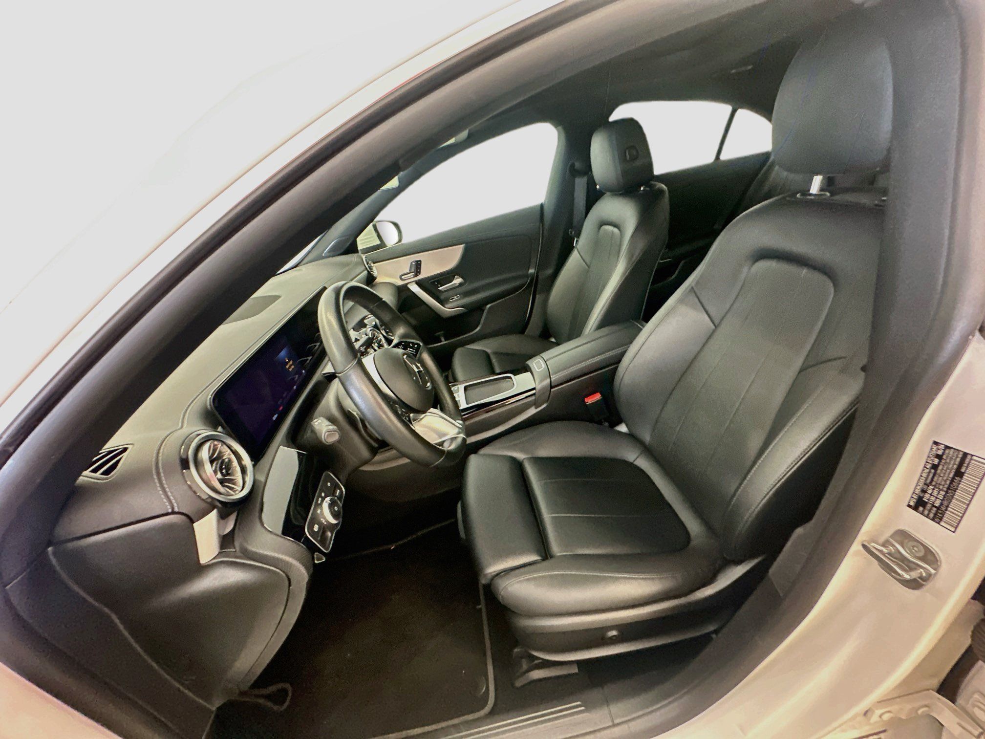 Used 2025 Mercedes-Benz CLA 250 4MATIC image 13