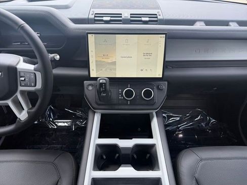 New 2026 Land Rover Defender 130 X-Dynamic SE AWD/4WD image 15