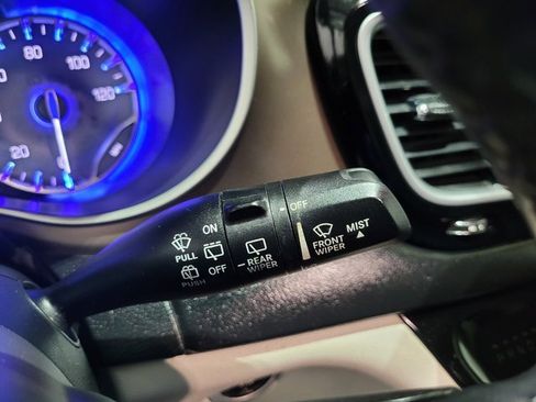 Used 2018 Chrysler Pacifica Touring-L image 43