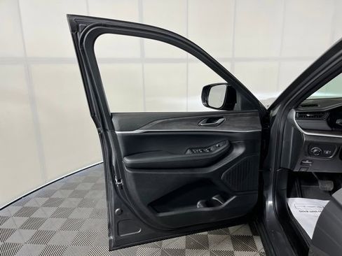 Used 2026 Jeep Grand Cherokee Altitude image 15