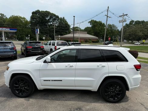 Used 2019 Jeep Grand Cherokee Altitude AWD/4WD image 3