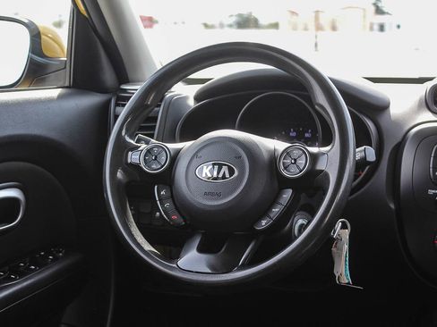 Used 2016 Kia Soul + image 15