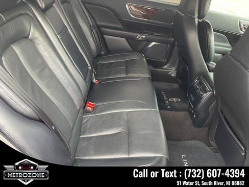 Used 2019 Lincoln Continental Select w/ Continental Climate Package image 19