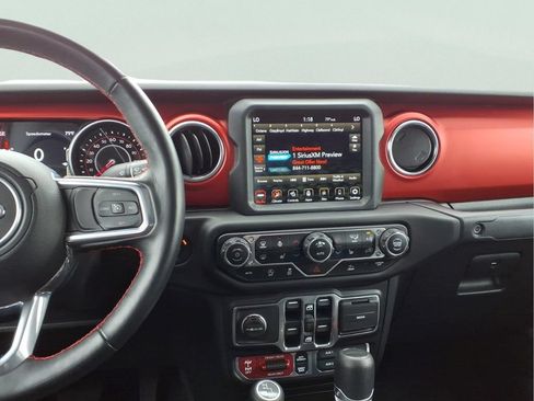 Used 2021 Jeep Gladiator Rubicon AWD/4WD image 6