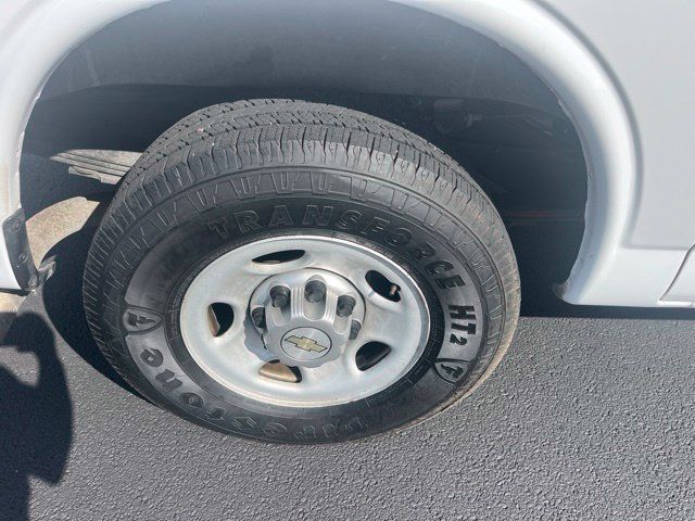 Used 2012 Chevrolet Express 2500 RWD image 18