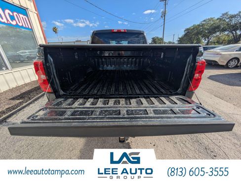 Used 2018 Chevrolet Silverado 1500 LT w/ LT Eassist Package AWD/4WD image 12