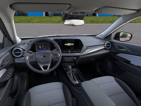 New 2026 Chevrolet Trax LT w/ Driver Confidence Package FWD image 3