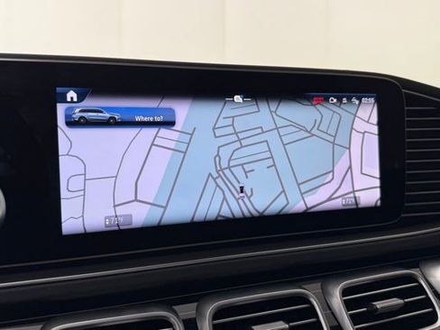 Used 2025 Mercedes-Benz GLS 580 4MATIC image 18
