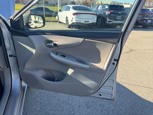 Used 2011 Toyota Corolla LE image 27