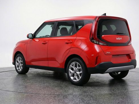 Used 2025 Kia Soul LX w/ LX Technology Package FWD image 6