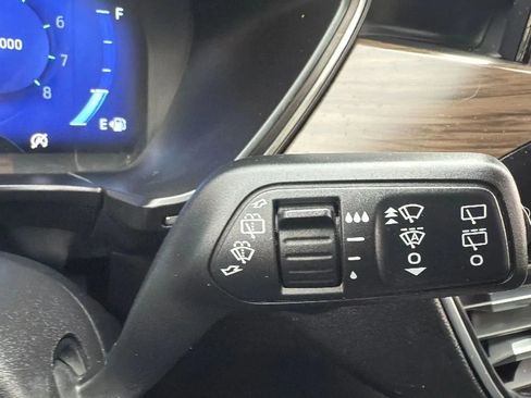 Used 2020 Ford Escape Titanium image 13