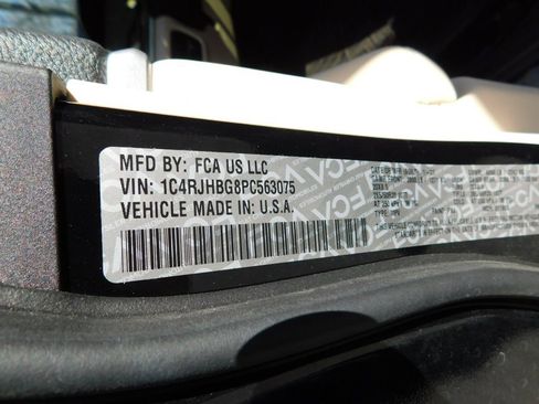 Used 2023 Jeep Grand Cherokee Limited image 9