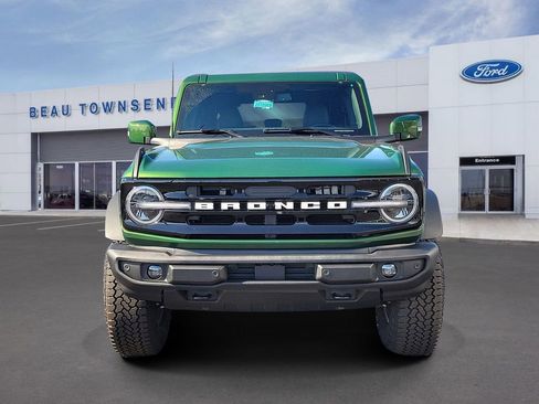 New 2025 Ford Bronco Outer Banks w/ Sasquatch Package image 2
