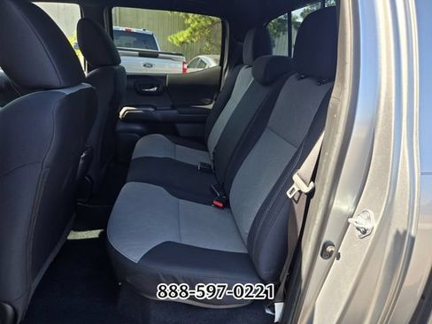 Used 2022 Toyota Tacoma TRD Off-Road AWD/4WD image 12