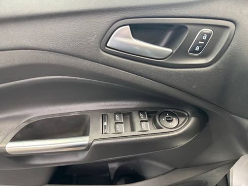 Used 2019 Ford Escape SE FWD image 25