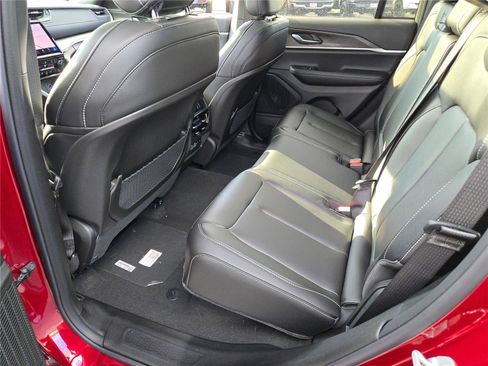 New 2025 Jeep Grand Cherokee Limited w/ Black Appearance Package image 21